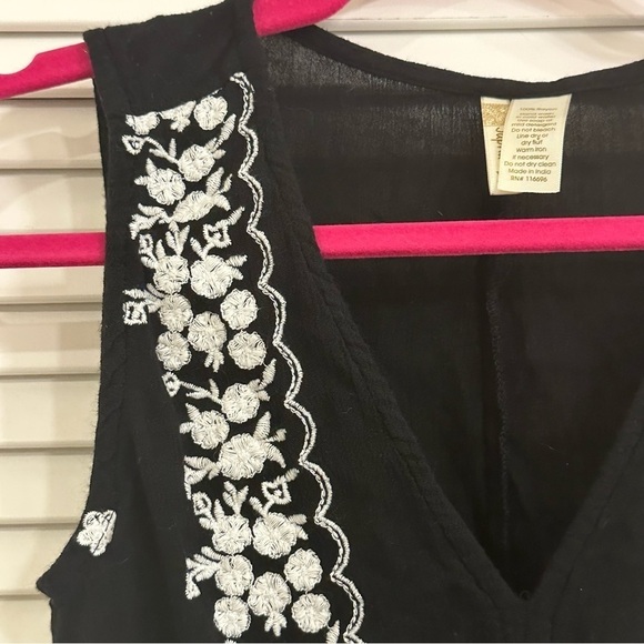 JAPNA black and white embroidered peplum tank blouse - Picture 2 of 7